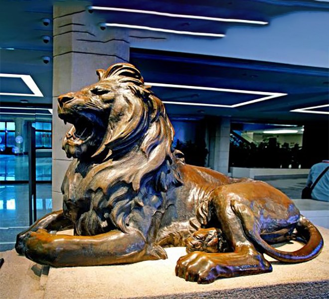 铸铜狮子雕塑的制作细节