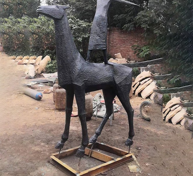 浅谈铸铜鹿雕塑的设计